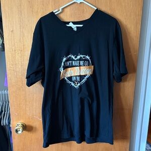 Beth Dutton Graphic V‑Neck Tee - Black with White & Tan Print